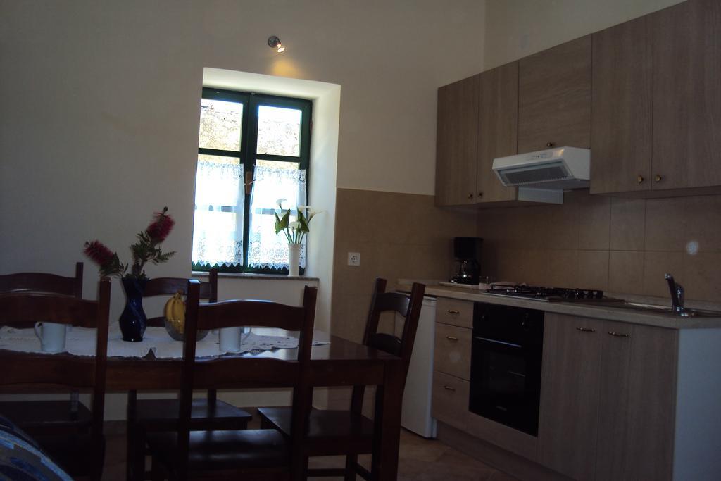 Milutinov Dvor Apartments Vrsi Exteriör bild