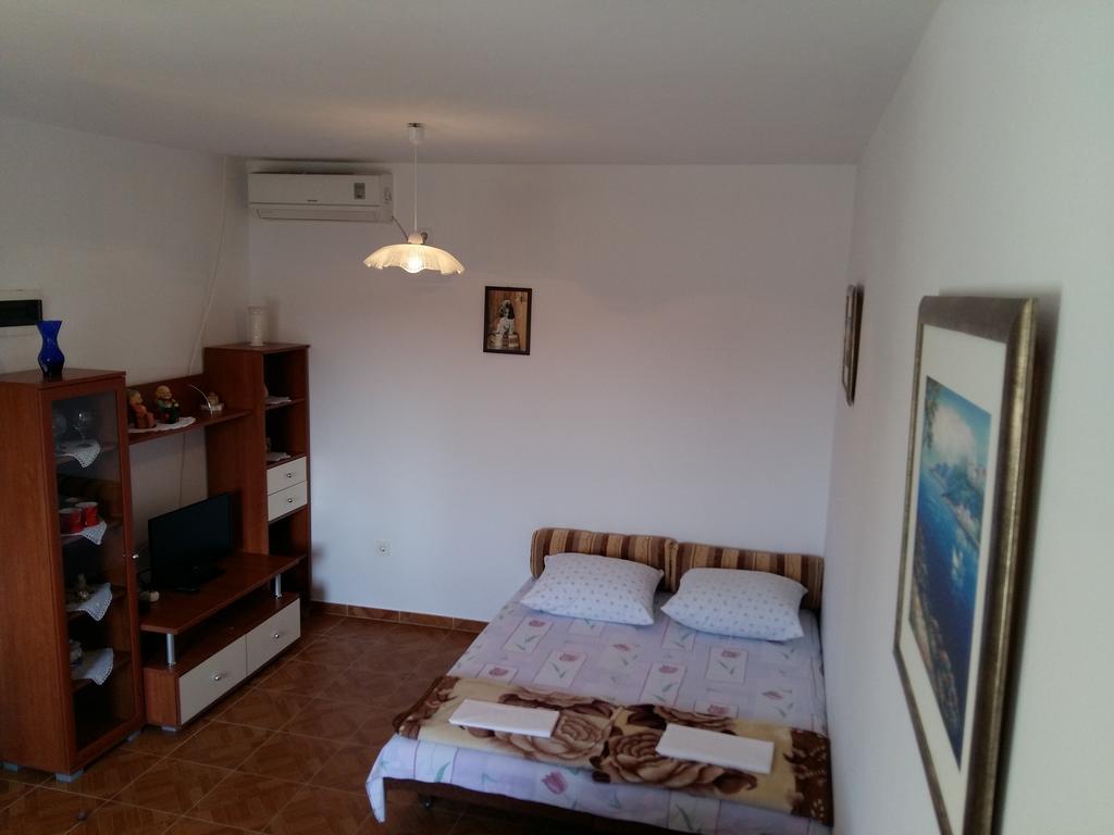 Milutinov Dvor Apartments Vrsi Exteriör bild